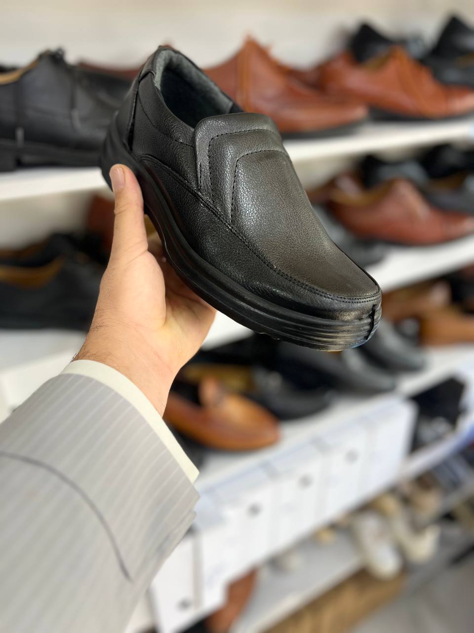 کفش طبی مردانه بی بند نوین